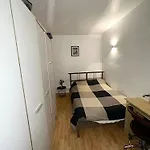 Chambre Cosy Dans Appartement Partage 2 Pieces Proche Tour Eiffel Cozy Bedroom In A Shared 2-Room Apartment Near Eiffel Tower