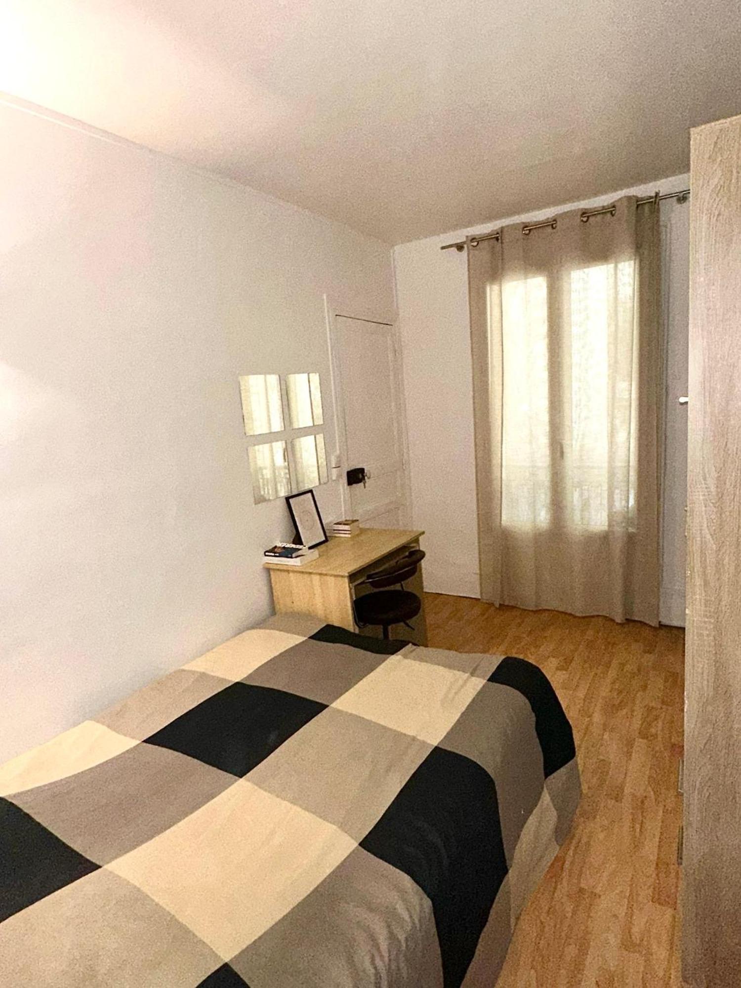 Cosy Dans Partage 2 Pieces Proche Tour Eiffel Cozy Bedroom In A Shared 2-room Near Eiffel Tower Homestay