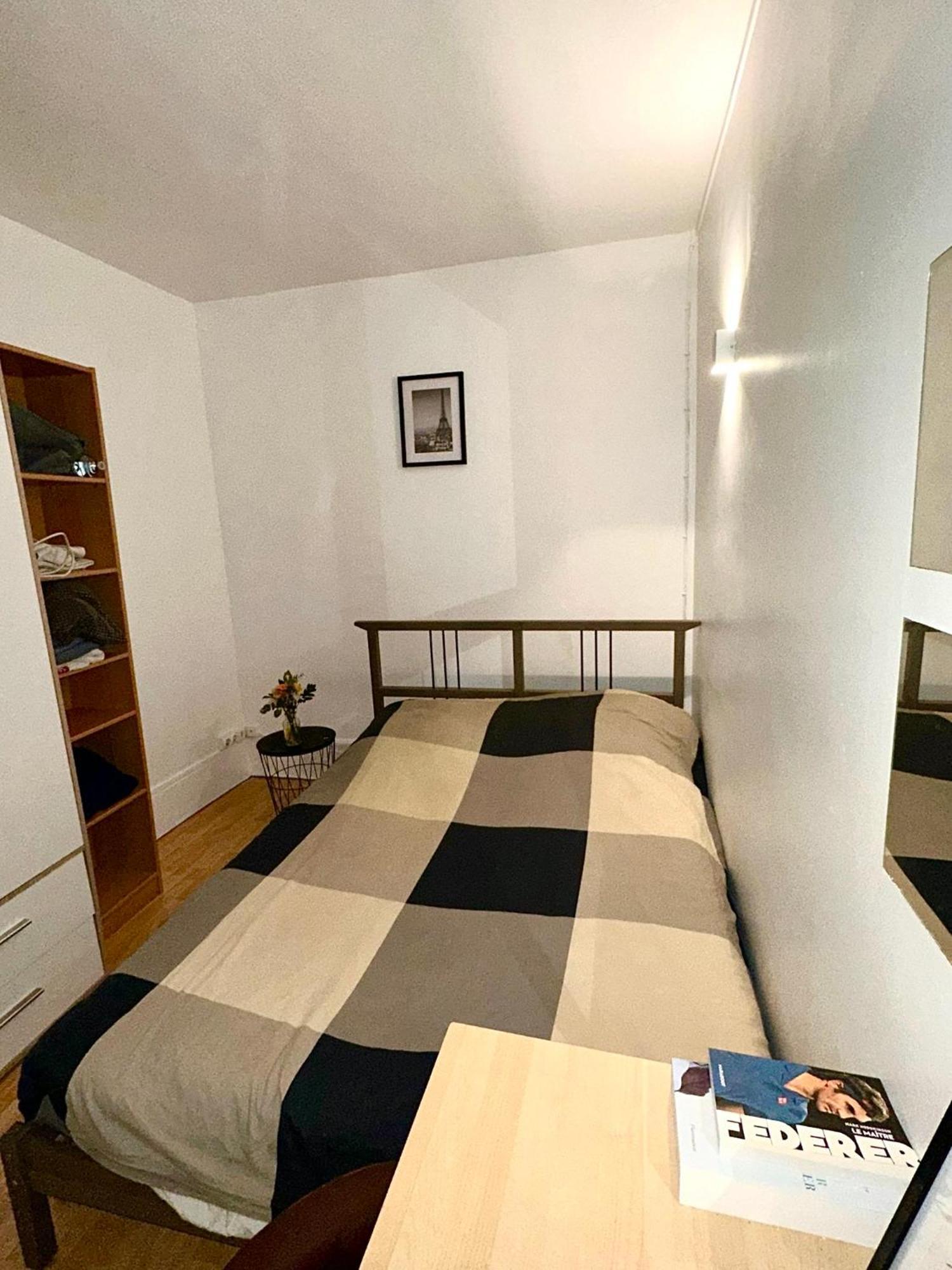 Cosy Dans Partage 2 Pieces Proche Tour Eiffel Cozy Bedroom In A Shared 2-room Near Eiffel Tower Homestay *